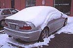 Auto sous la neige